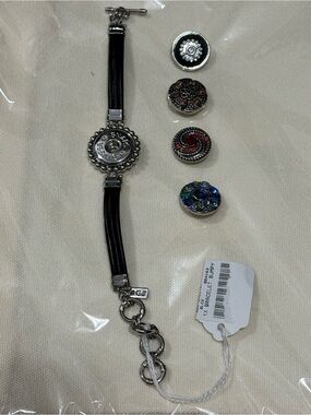 Ginger Snaps Interchangeable Button Bracelet includes 4 different snaps